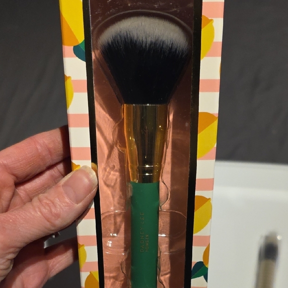 Dabney Lee Green and Gold Makeup Brush Set - Picture 3 of 9
